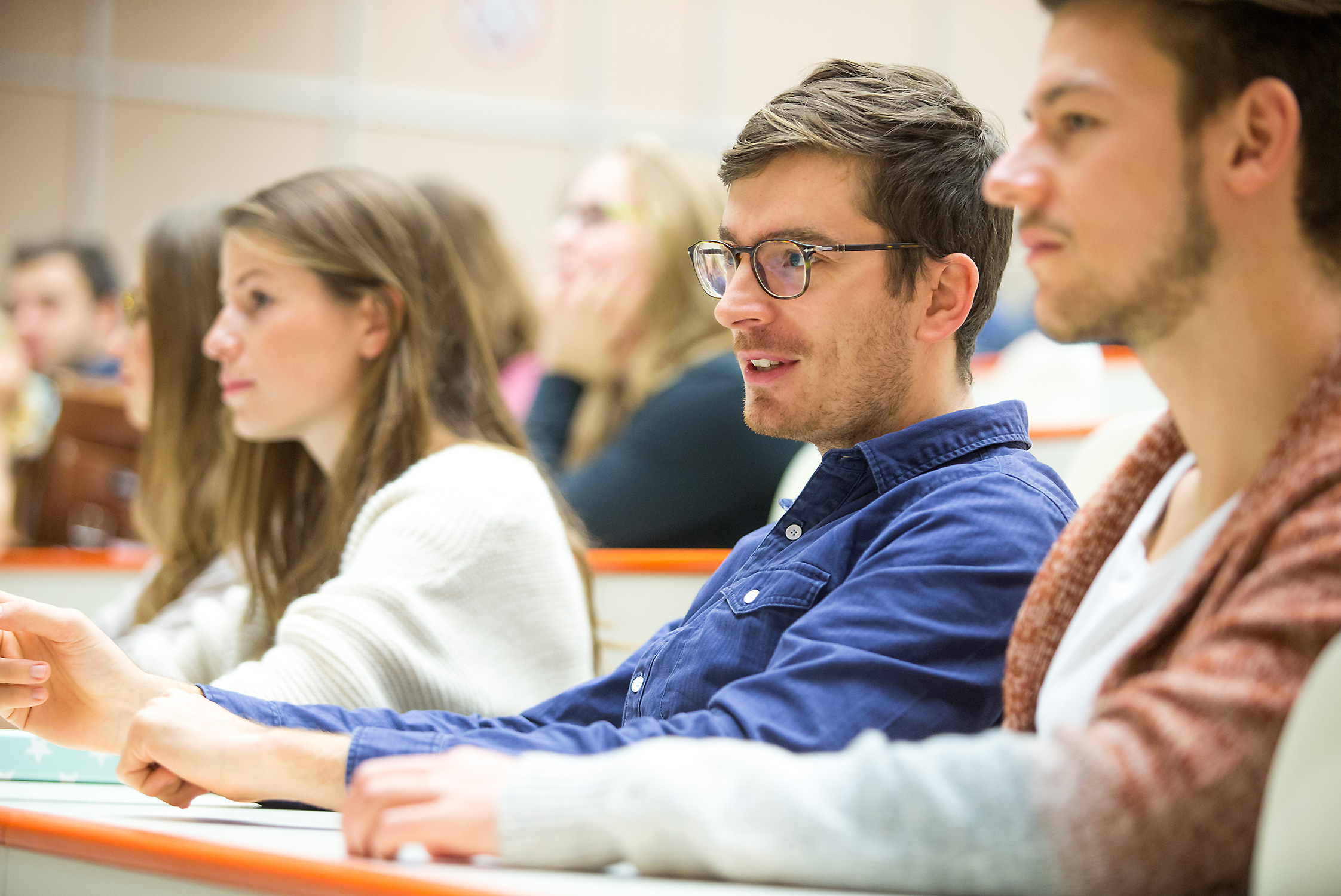 Student*innen im Hörsaal