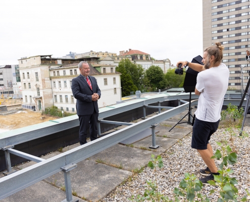 Technischer Direktor des AKH beim Fotoshooting am Dach des AKH